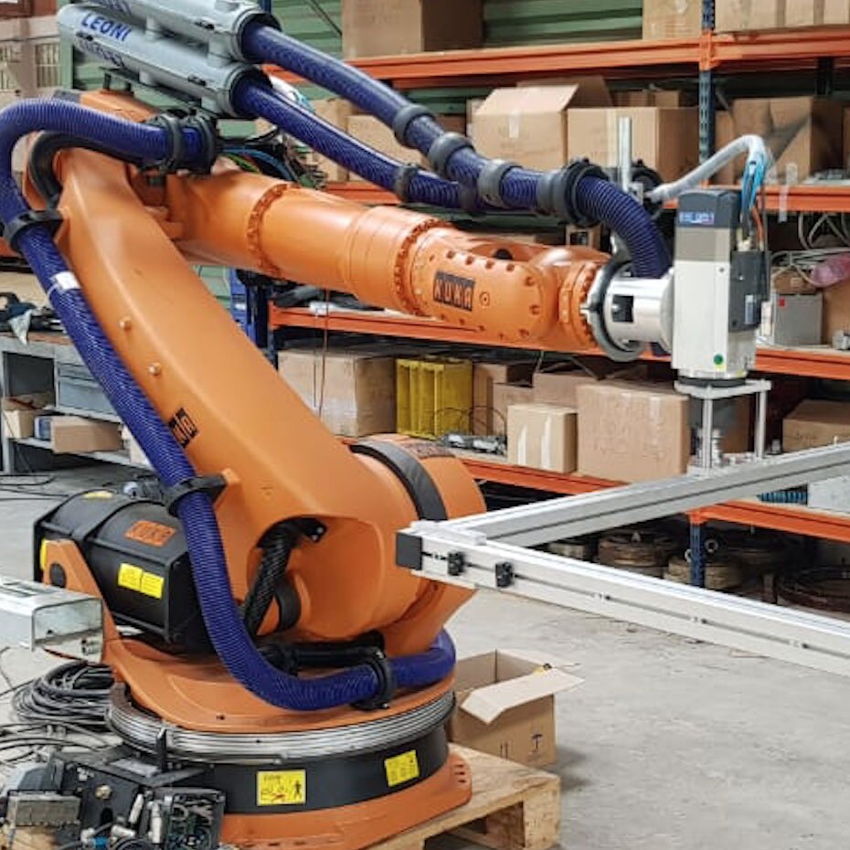 Robot KUKA CNIKA R25 fresatura