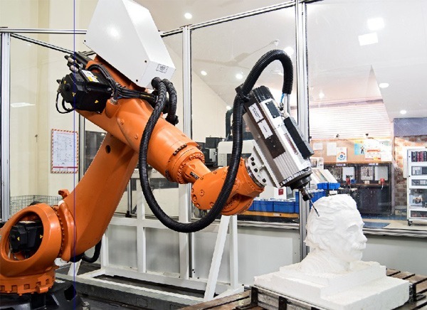 Robot di fresatura CNIKA R25 vista d'insieme